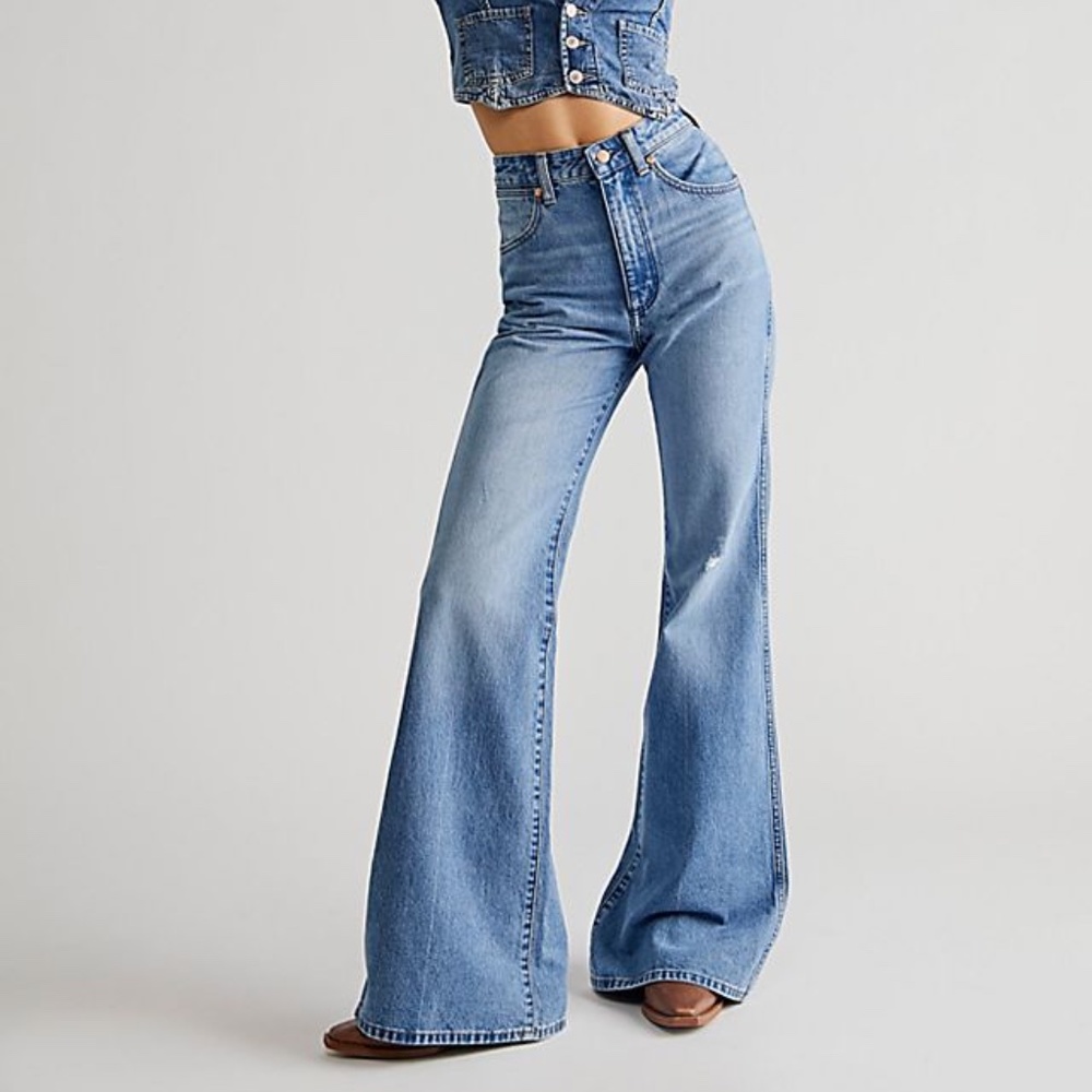 Wrangler Wanderer | High Rise Flare | Size 26x32